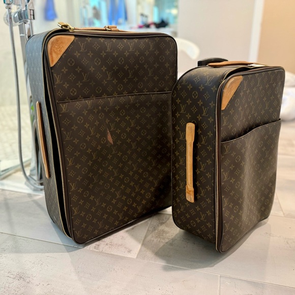 Louis Vuitton luggage - Picture 1 of 8
